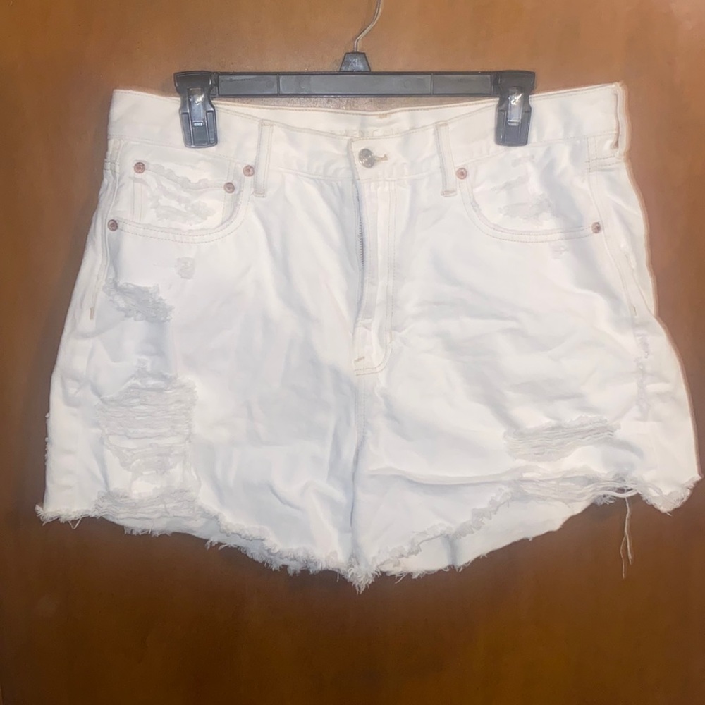 American Eagle White 90’s Boyfriend Shorts